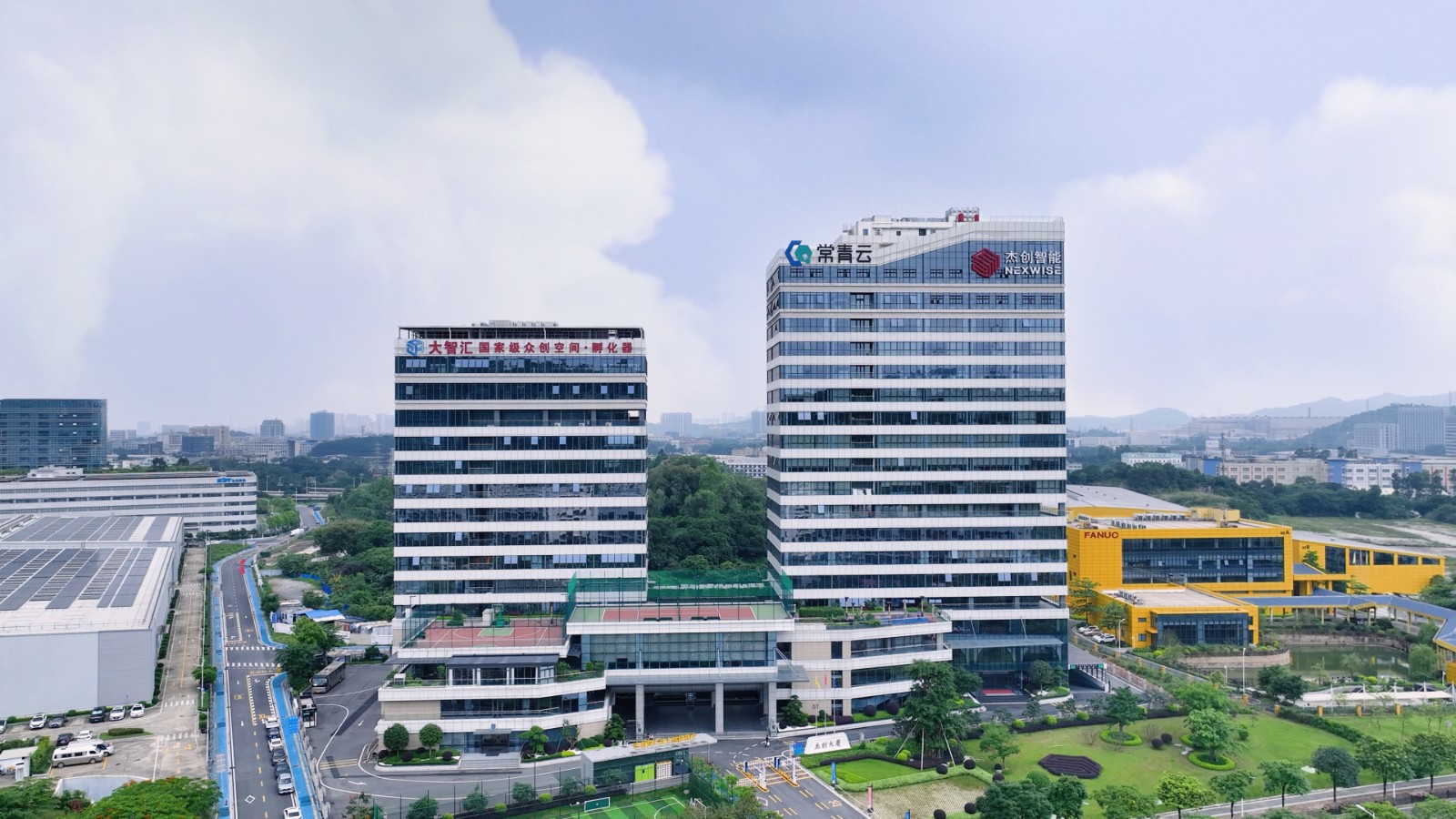 huatihui华体会大厦（晴天）